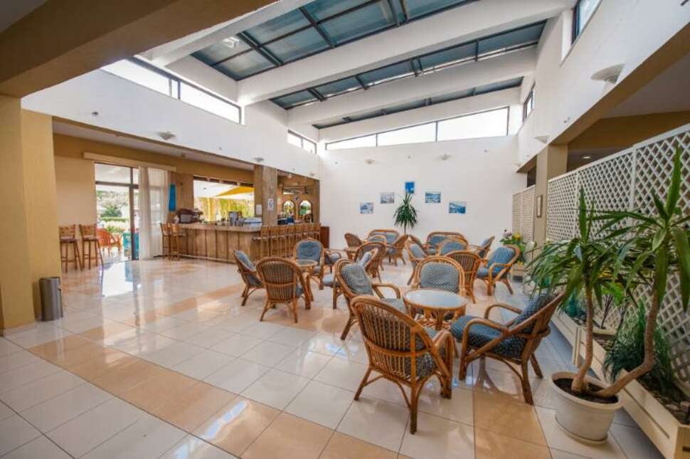 Een foto van het interieur van Aegean Bay Hotel