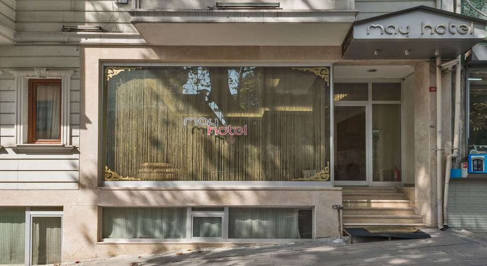 Een foto van de buitenkant van May Hotel Istanbul