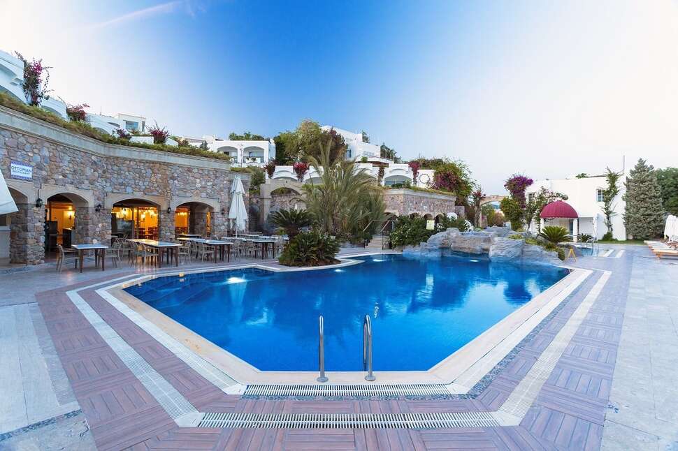 Een foto van het zwembad bij Royal Asarlik Beach Hotel & Spa