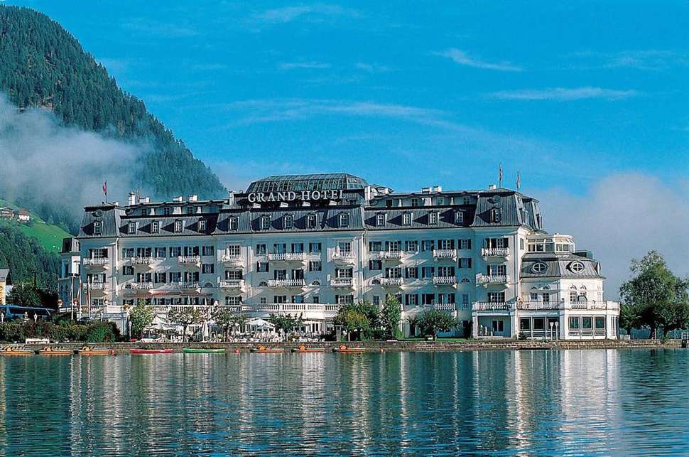 Een foto van de buitenkant van Grand Hotel Zell am See