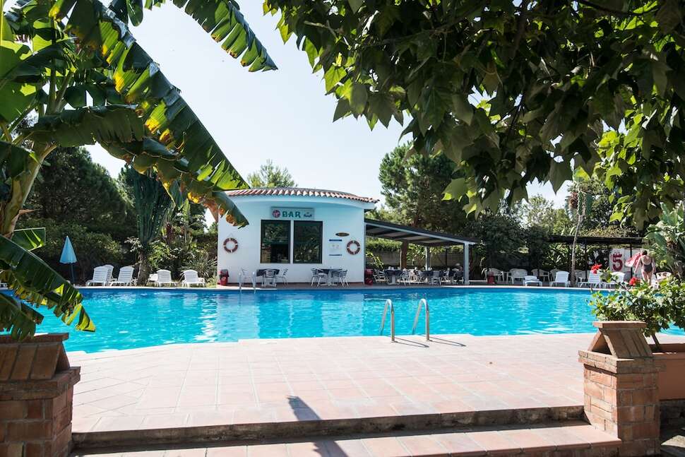 Ein Foto vom Pool im Villaggio Alkantara