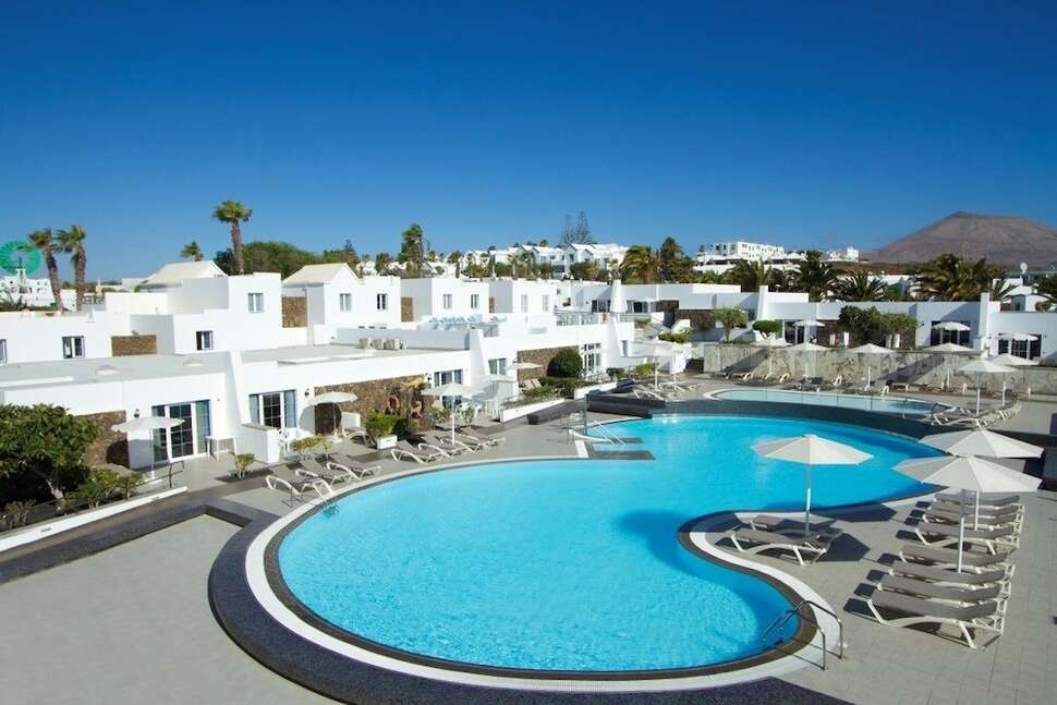 Een foto van het zwembad bij Nautilus Lanzarote