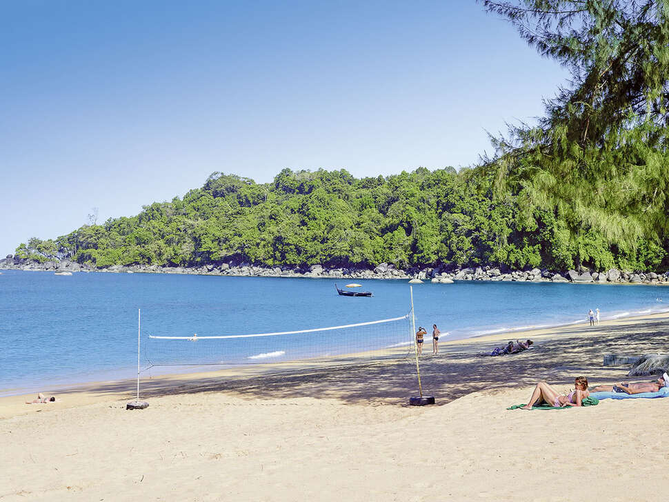 Een foto van het strand bij The Briza Beach Resort Khao Lak