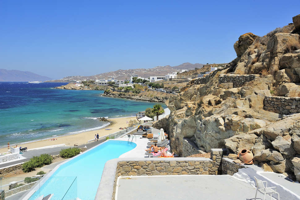 Een foto van het zwembad bij Mykonos Beach Hotel