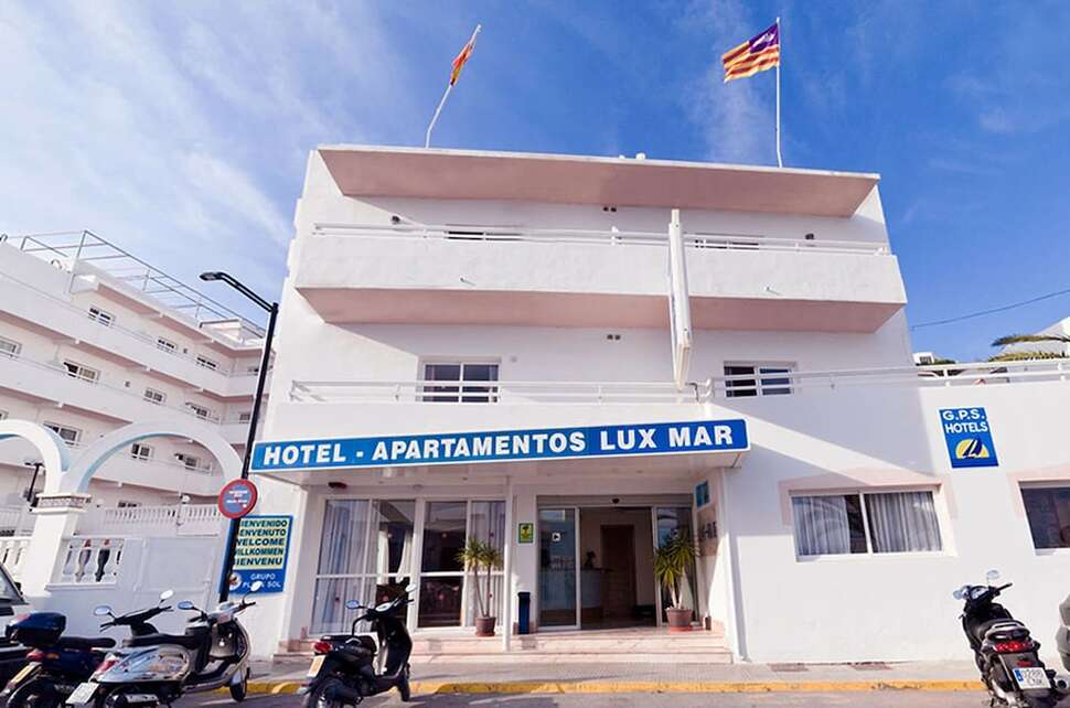 Ein Foto von der Außenansicht des Apartments Lux Mar