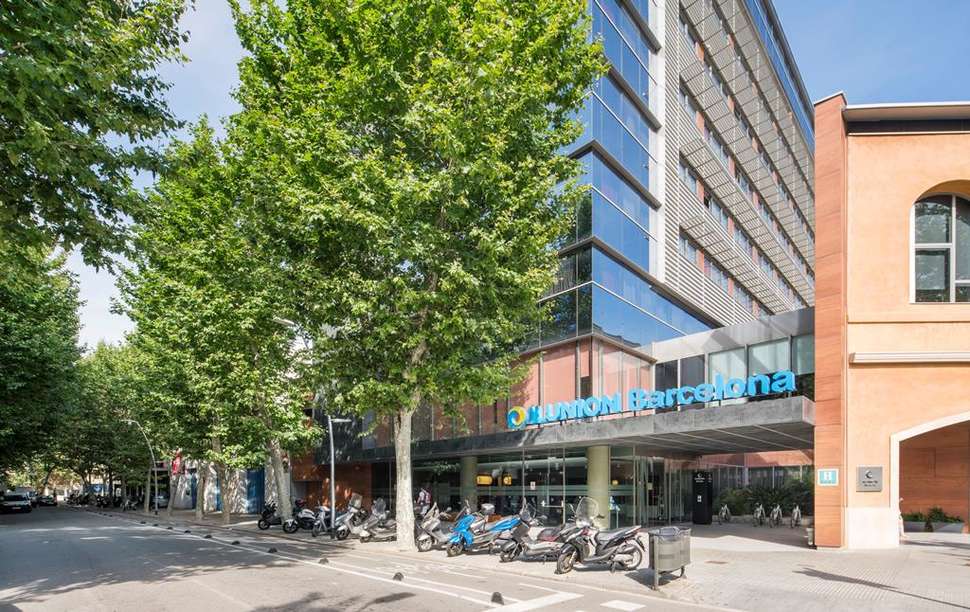 Ein Foto von der Außenansicht des Hotel Ilunion Barcelona