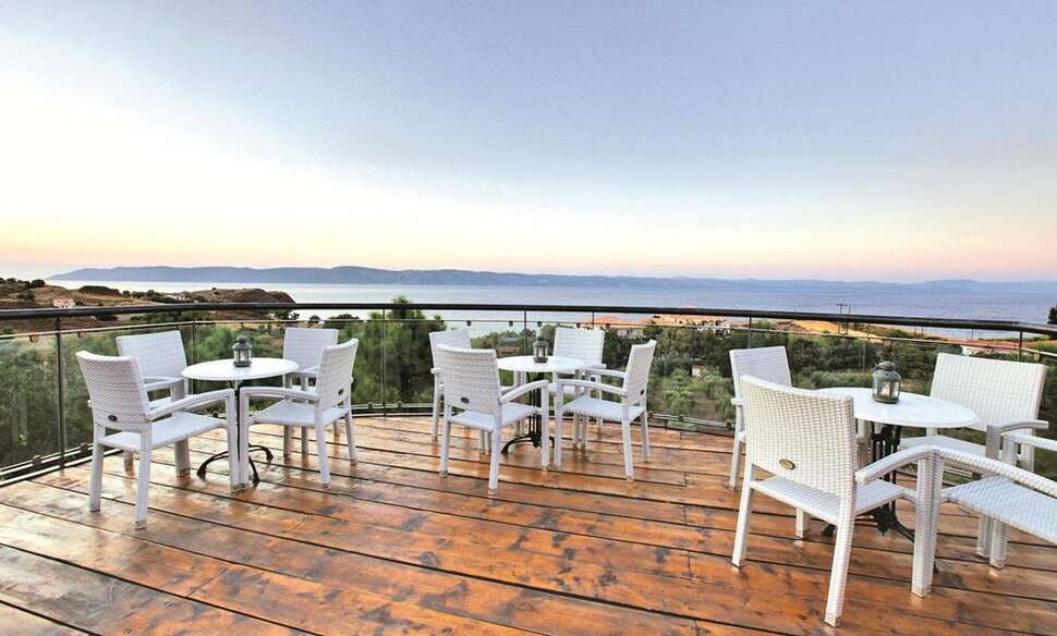 Een foto van het terras bij Sunrise Resort