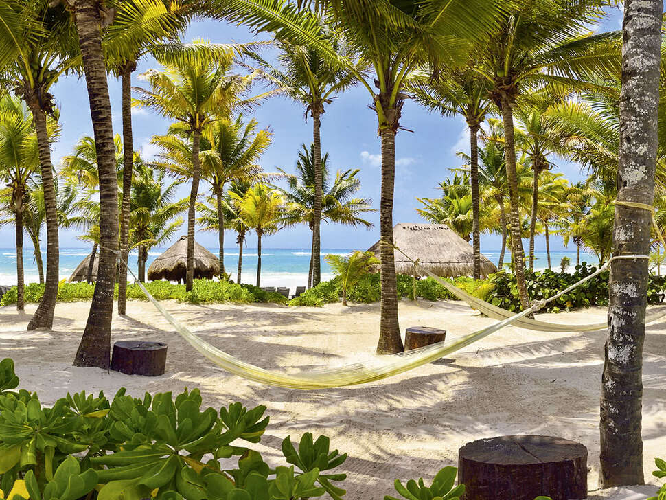 Een foto van het strand bij Catalonia Royal Tulum