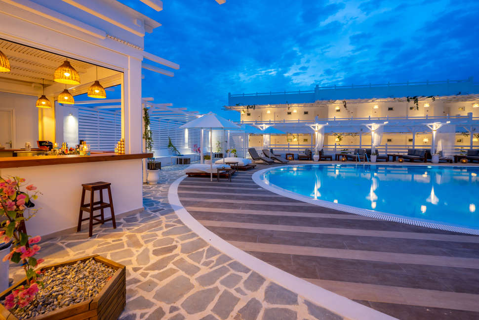 Ein Foto vom Pool im Aloe Hotel