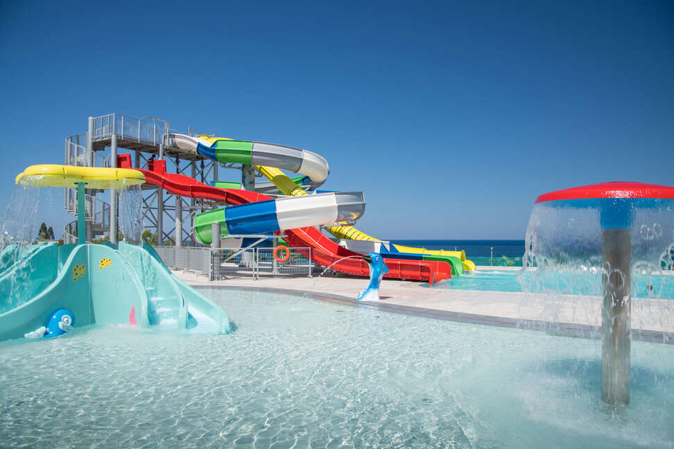Een foto van het zwembad bij Horizon Beach Hotel