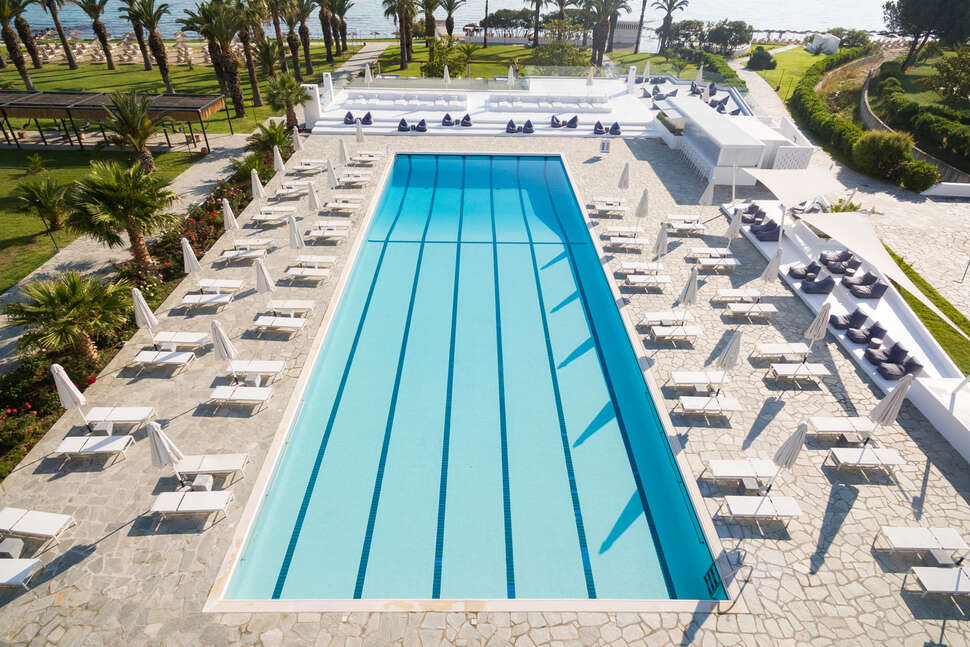 Een foto van het zwembad bij Kassandra Palace Hotel & Spa