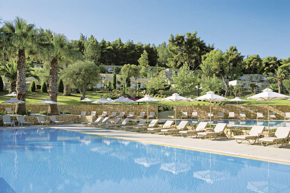 Een foto van het zwembad bij Sani Beach Club