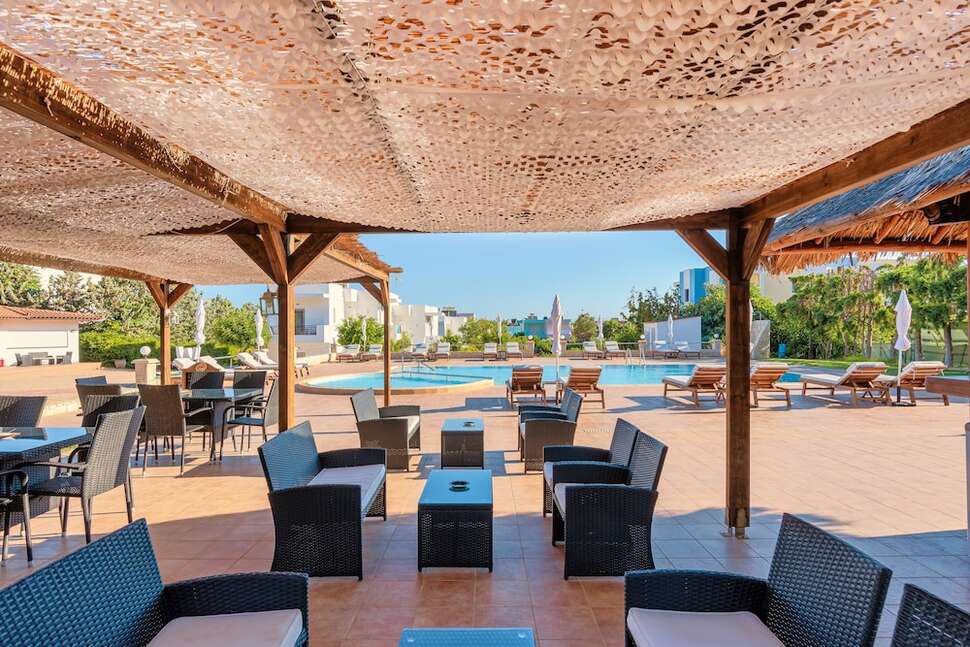 Een foto van het terras bij W Suites