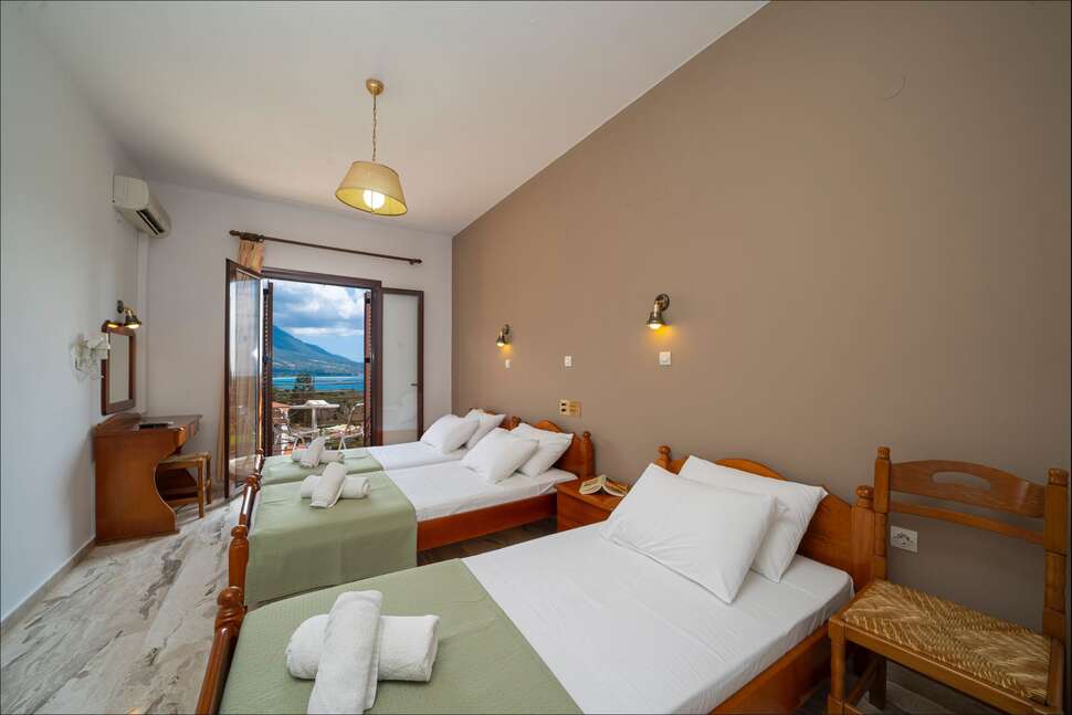 Ein Foto Karavados Beach Hotel