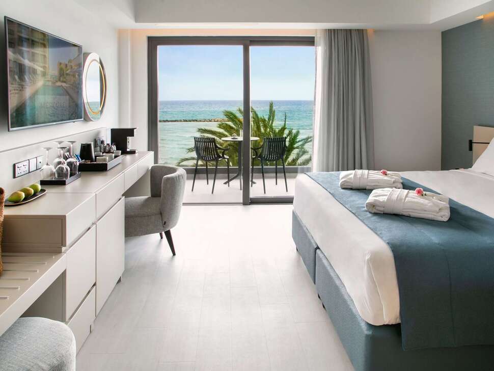 Ein Foto Mercure Larnaca Beach Resort