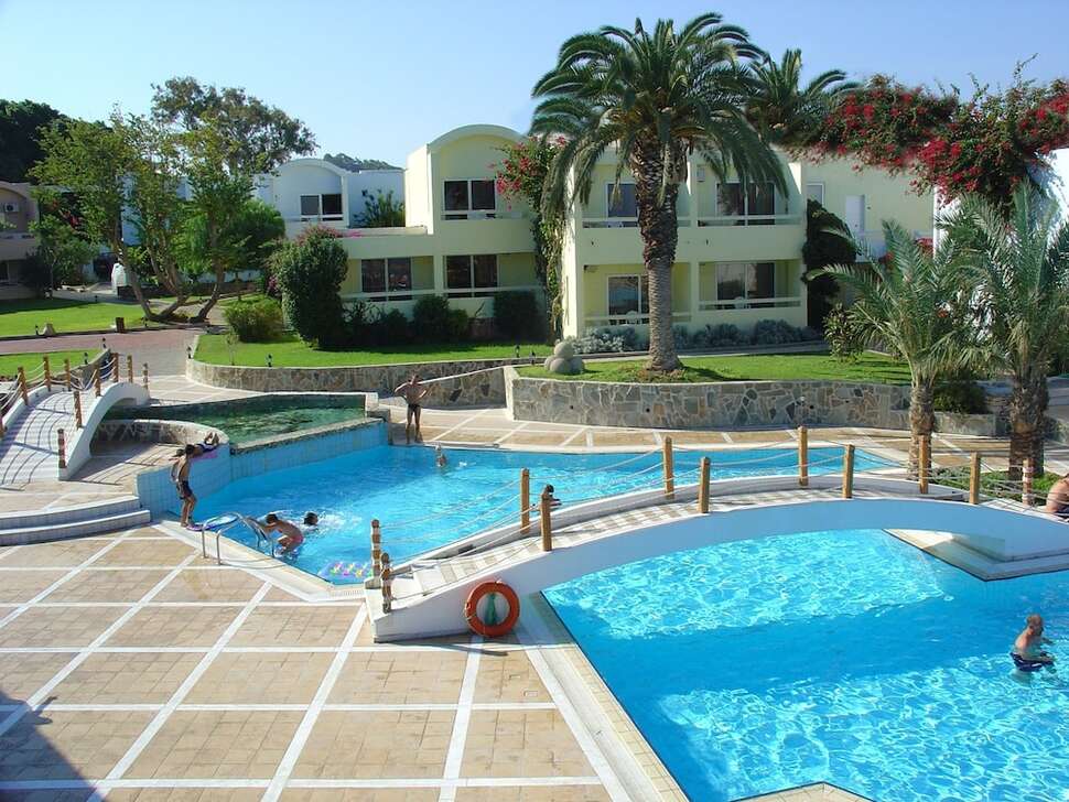 Een foto van een overzicht van Avra Beach Resort Hotel & Bungalows