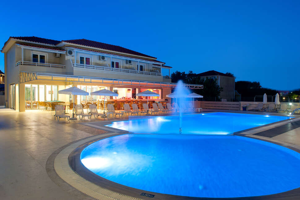 Een foto van het zwembad bij Esperia Hotel