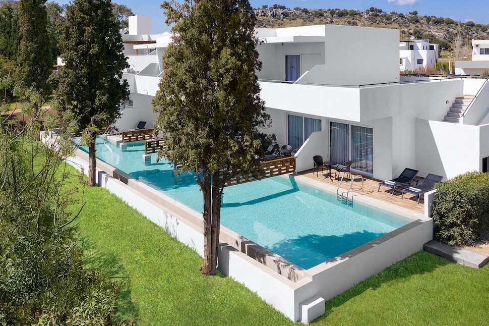 Een foto van het zwembad bij Belmare Hotel