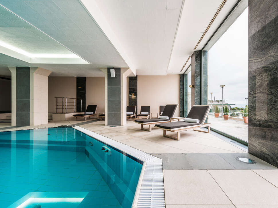 Ein Foto New hotel piscine