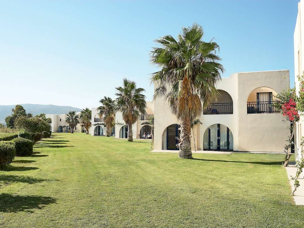 Een foto van de buitenkant van Grecotel Casa Paradiso