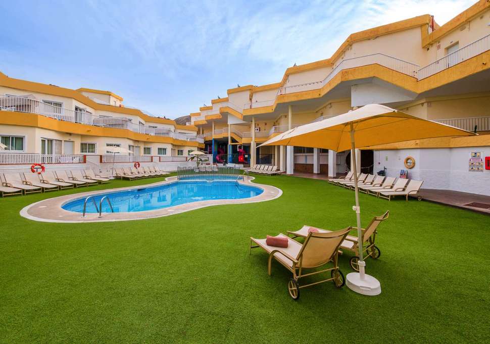 Een foto van het zwembad bij Checkin Bungalows Atlantida