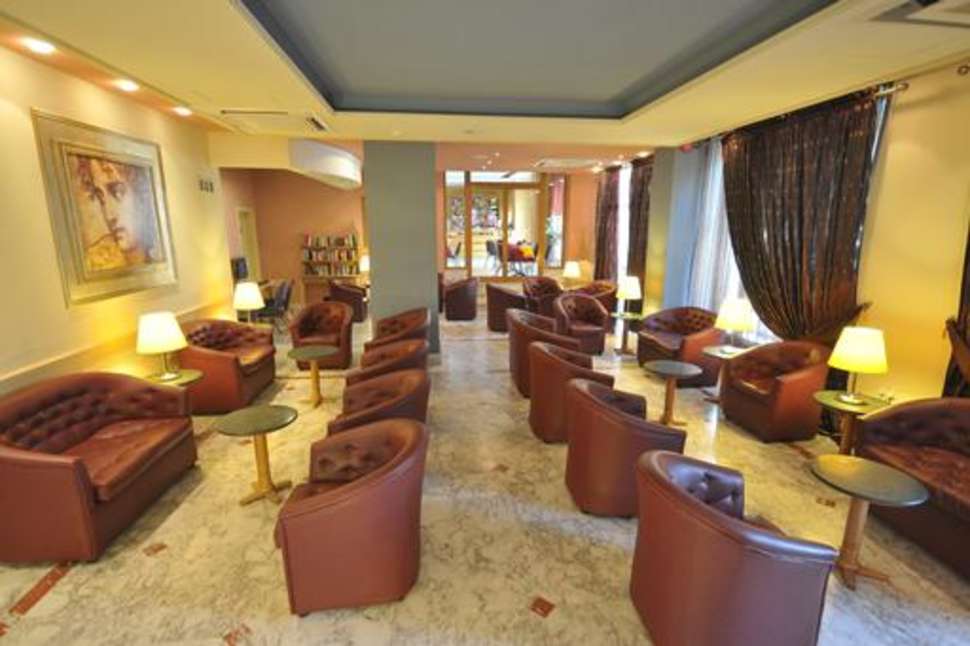 Een foto van het interieur van Soreda Hotel