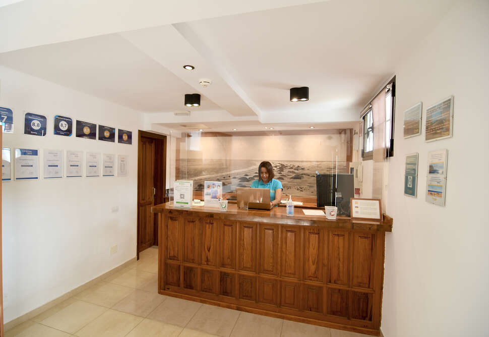Een foto van het interieur van Playamar Bungalows