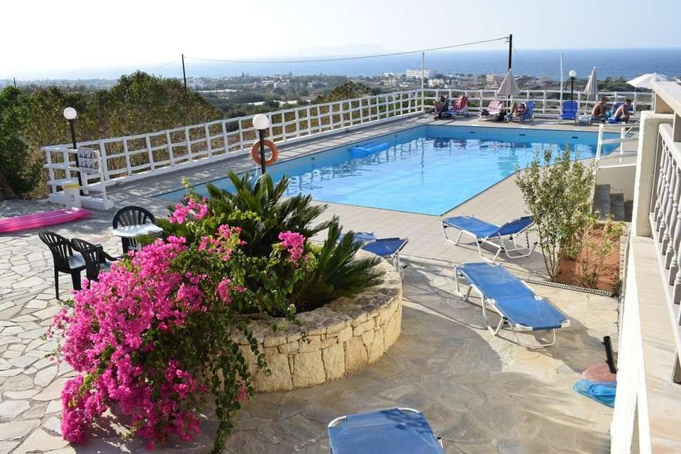 Ein Foto vom Pool im Panorama Seaview Apartments