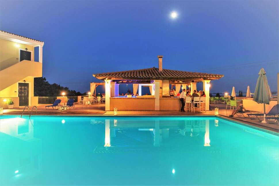 Een foto van het zwembad bij Corfu Aquamarine Hotel
