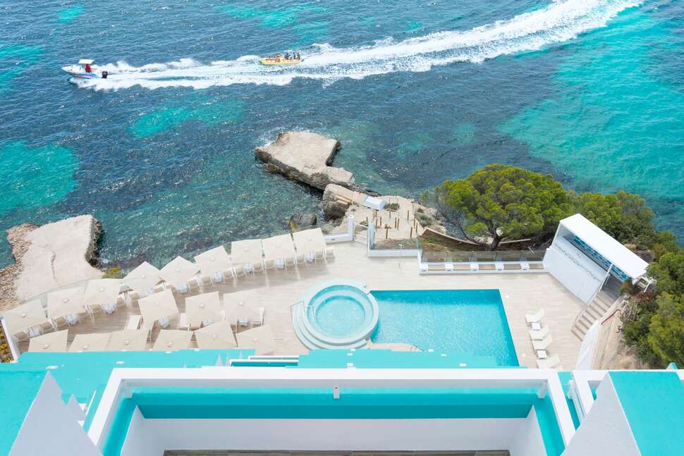 Ein Foto vom Pool im HSM Sandalo Beach