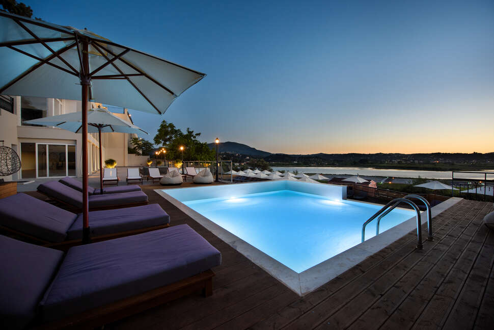 Ein Foto vom Pool im The Royal Grand Hotel