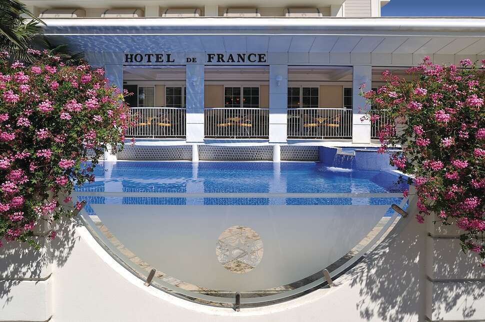 Ein Foto vom Pool im Hotel De France