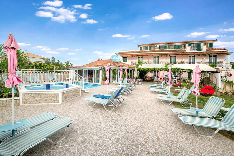 Een foto van het terras bij Acapulco Marinos Appartementen I
