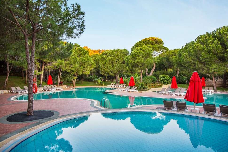 Een foto van het zwembad bij IC Hotels Santai Family Resort