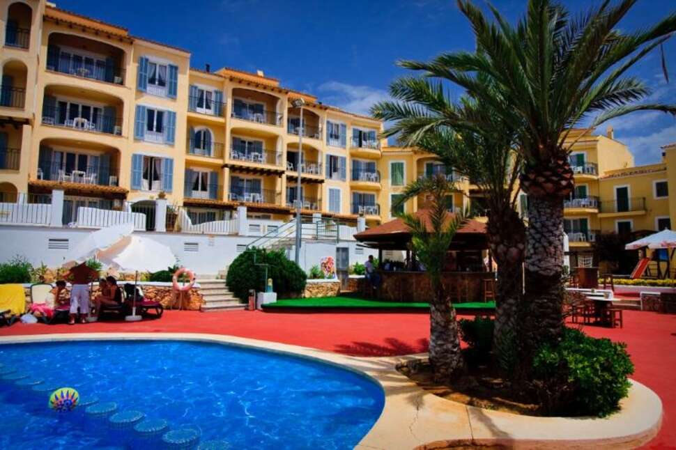Een foto van het zwembad bij Ona Cala Pi Club Aparthotel