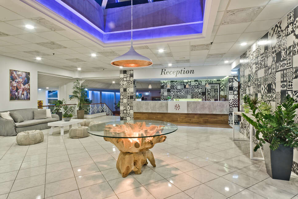 Een foto van het interieur van Miramare Bay