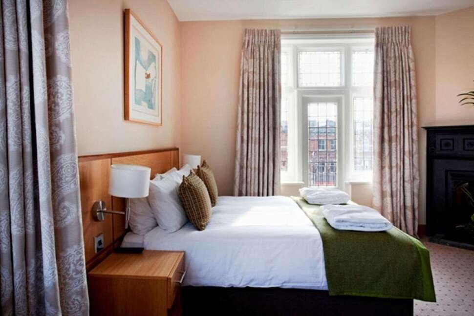 Een foto van The Crown Hotel London