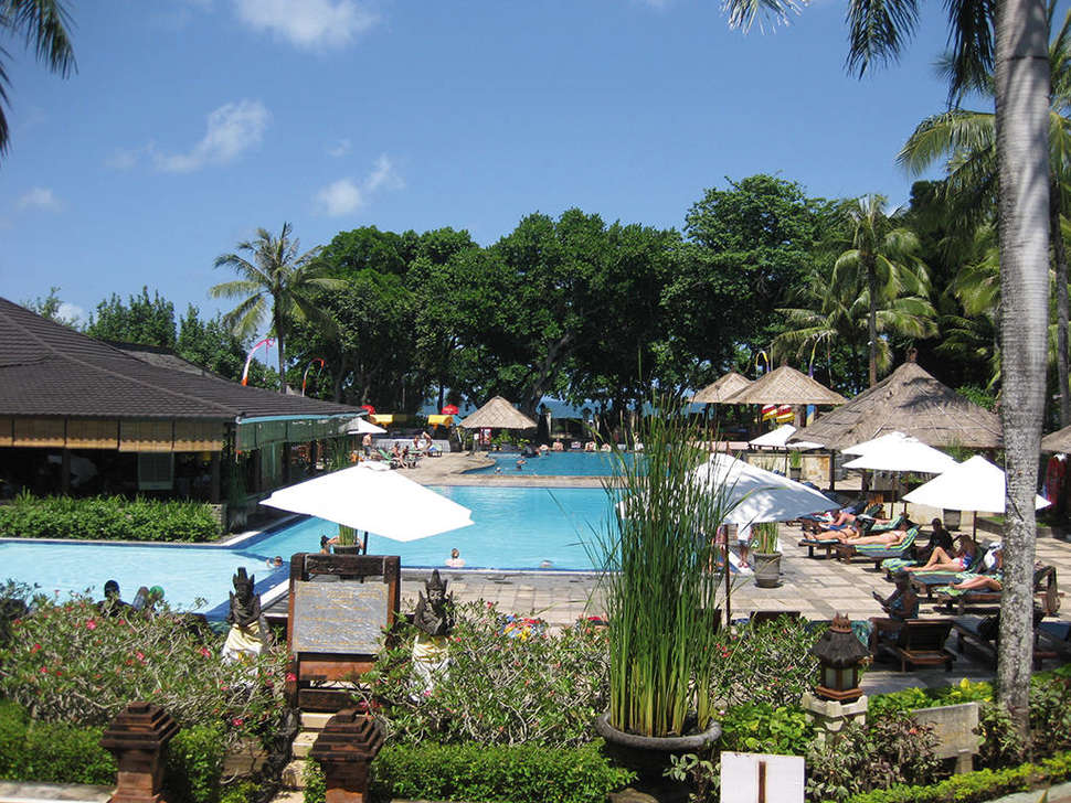 Een foto van het zwembad bij The Jayakarta Bali