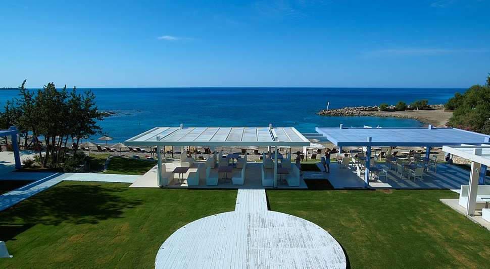 Een foto van het terras bij Sentido Sunrise Beach