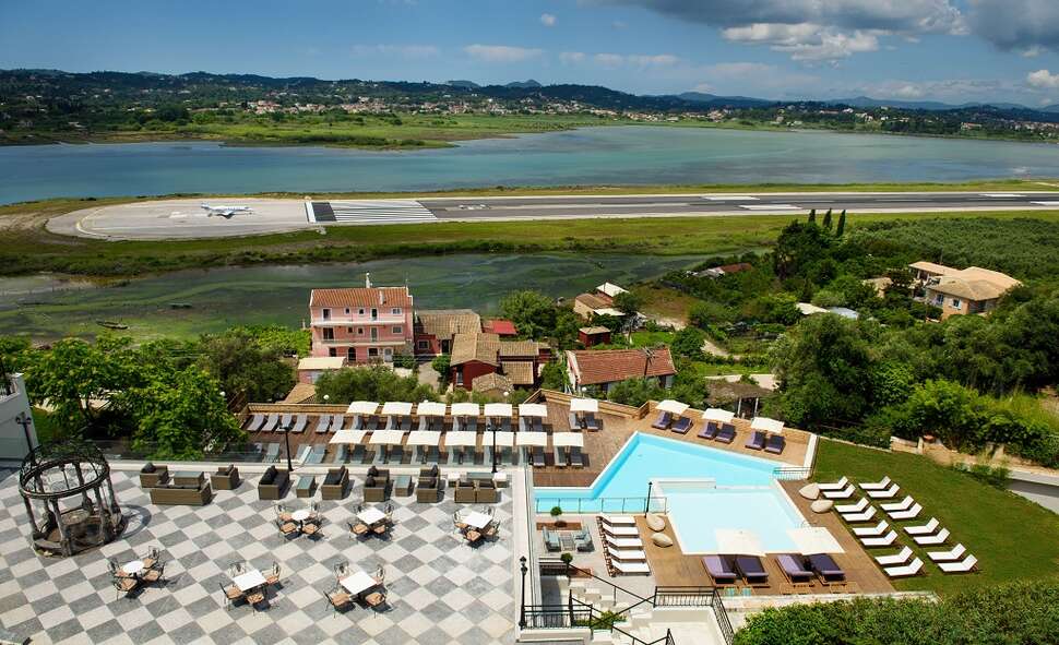 Ein Foto vom Pool im The Royal Grand Hotel
