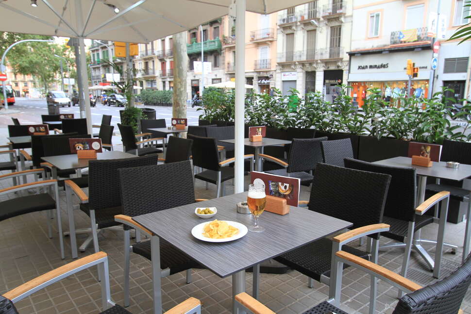 Ein Foto von der Terrasse im Hotel Garbi Millenni