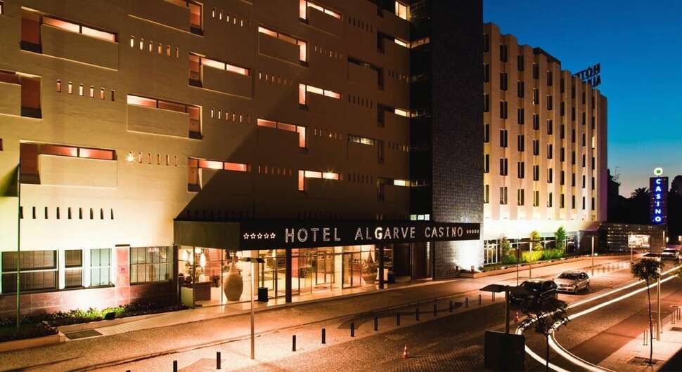 Een foto van de buitenkant van Algarve Casino Hotel