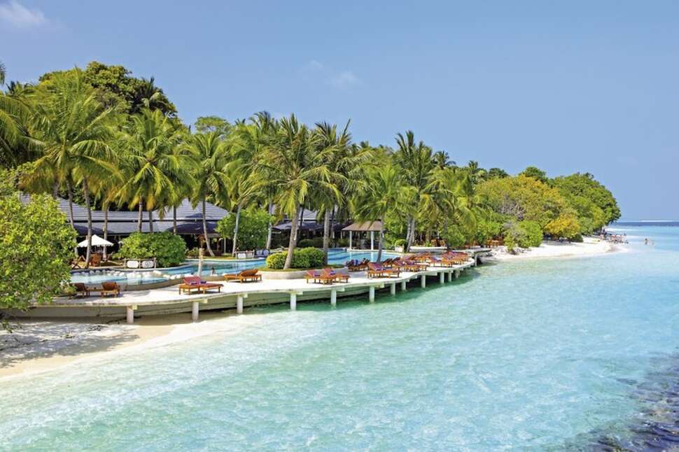 Een foto van het zwembad bij Royal Island Resort & Spa