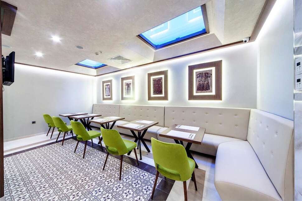 Een foto van de faciliteiten bij Mukarnas Taksim Hotel