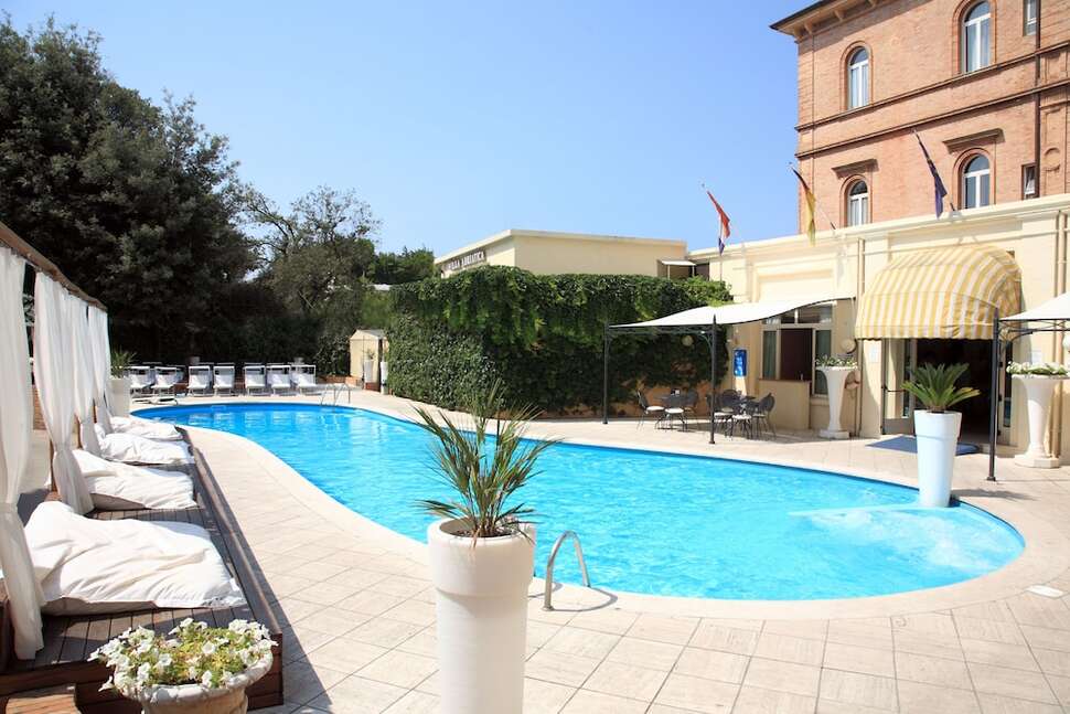 Een foto van het zwembad bij Hotel Villa Adriatica