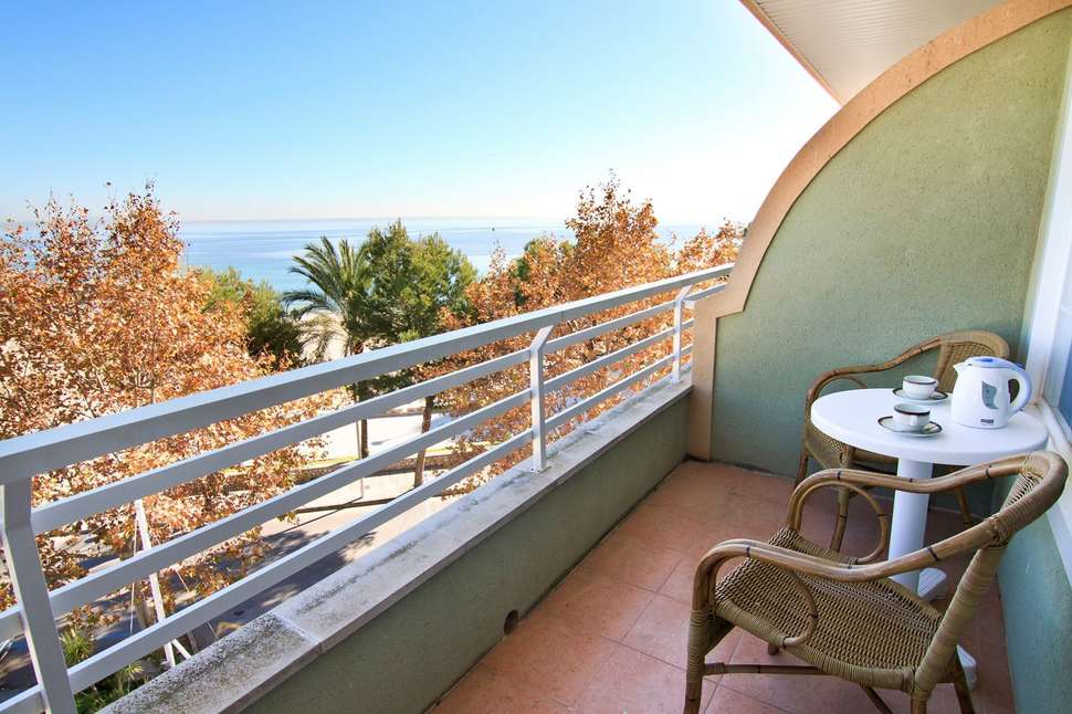 Ein Foto von der Terrasse im Agua Beach Hotel