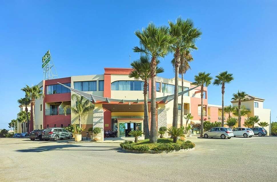 Een foto van de buitenkant van Hotel Baia Grande