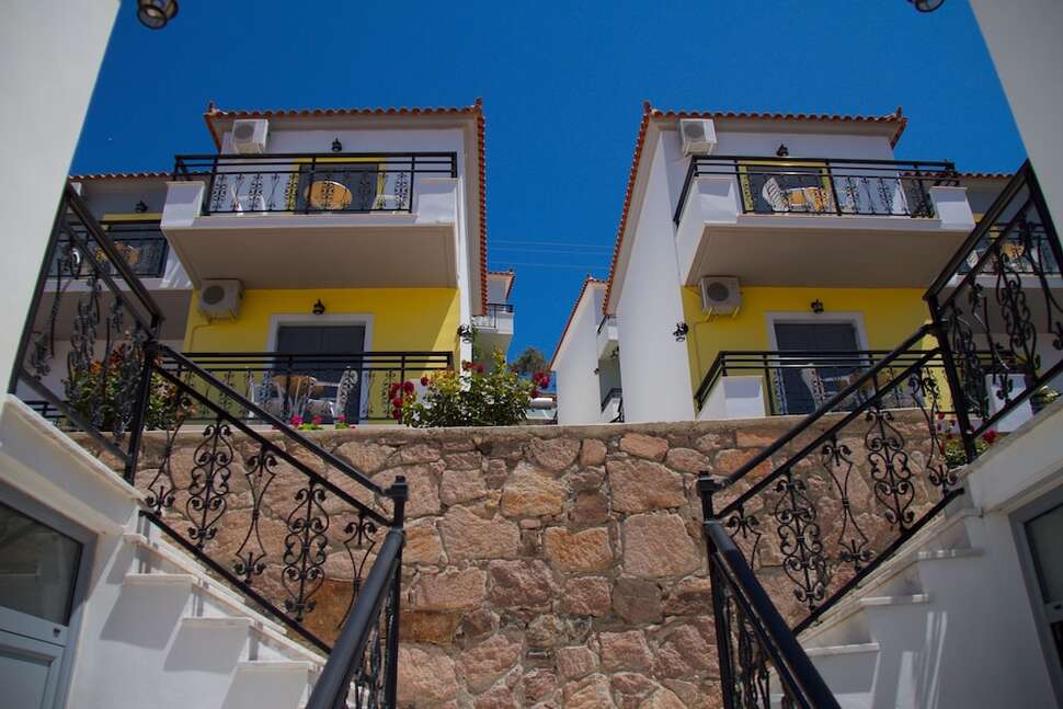 Een foto van de buitenkant van Panorama Hotel Lesbos