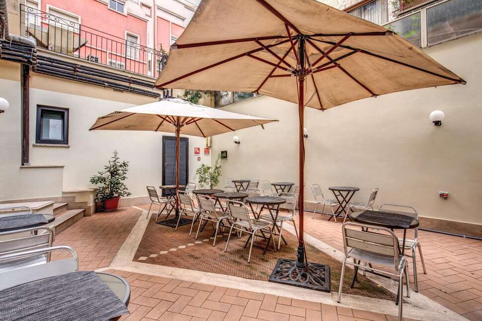 Een foto van het terras bij Hotel Osimar