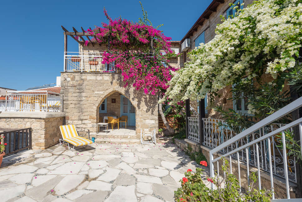 Een foto van het terras bij Cyprus Villages Traditional Houses Tochni